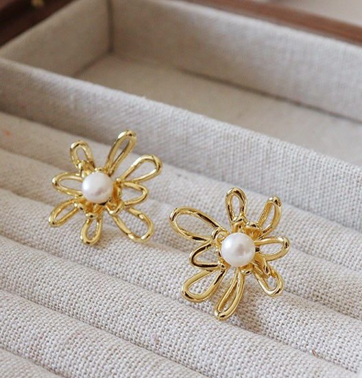 Bloom Pearl Earrings