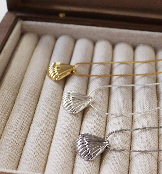 Golden Shell Necklace