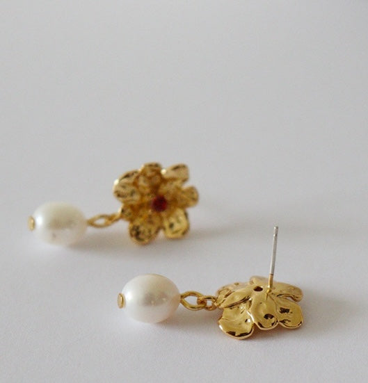 Golden Bloom Pearl Earrings