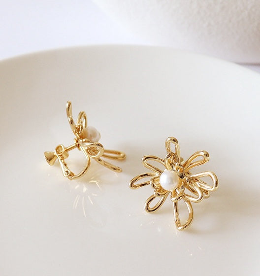 Bloom Pearl Earrings